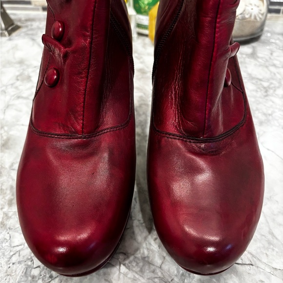 Earthies Burgundy Leather Button Booties | Platform Heels | EUC - Picture 3 of 9